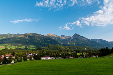 Fototapeta na wymiar Allgäuer Alpen mit blick auf Fischen und Rubihorn