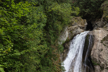 Fototapeta na wymiar waterfall near snoqualmie washington