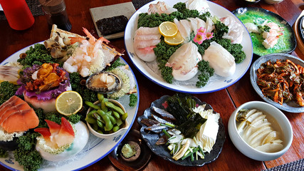 맛있고 싱싱한 모둠 회와 해산물