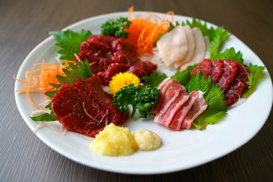 馬刺し