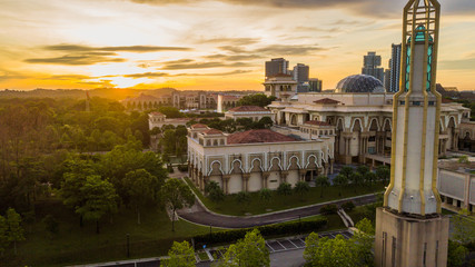Fototapeta premium Beautiful aerial view of sunrise at The Kota Iskandar Mosque located at Kota Iskandar, Iskandar Puteri, Johor State Malaysia early in the morning