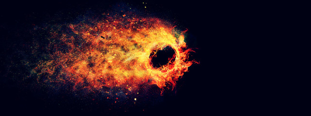 流動的な火の輪 © k_yu