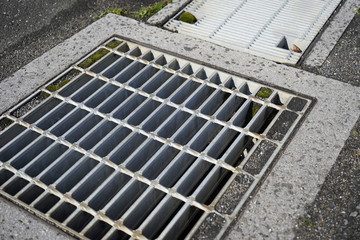 排水溝　鉄　道路　