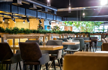Interieur van modern restaurant in loftstijl