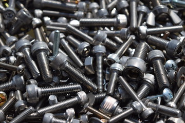 たくさんのボルトとネジ類