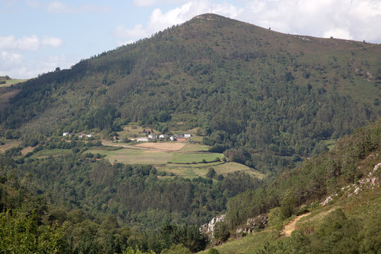 Imágenes de Villayon descubre bancos de fotos, ilustraciones, vectores
