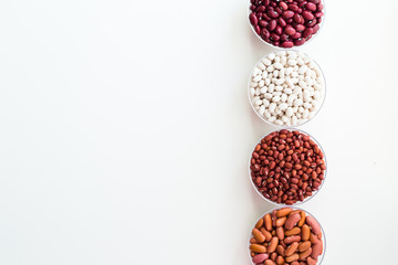 Different seed beans in round plates are arranged in a row. - 311318085