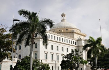 Fototapeta na wymiar Capitol in San Juan