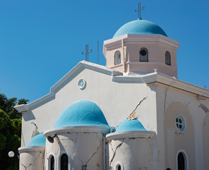 Blau weiße Kirche in Kos Stadt nach einem Erdbeben beschädigt