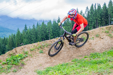 Fototapeta na wymiar Professional cyclist riding a mountain bike, downhill.