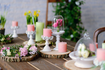 Beautiful composition of fresh flowers at a wedding festive table in a rustic style. Table setting. Luxury wedding decorations.