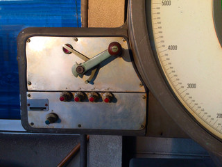 Old metal pedestal, kilo-dial Round shape