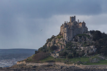 Obraz premium st michael's mount castle on the cornwall coast