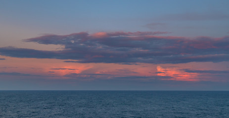 Fototapeta na wymiar Pink Skies Over the Ocean
