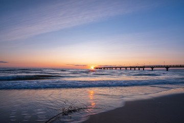 Obraz premium Sonnenaufnang am Strand von Ahlbeck 