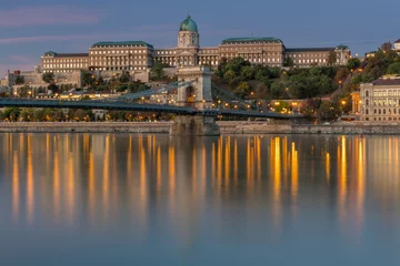 Deurstickers Sunrise in Budapest, Chain Bridge with the castle palace in the background. © Philippe