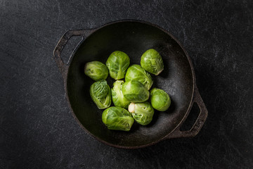 芽キャベツ　freshly picked Brussels sprouts