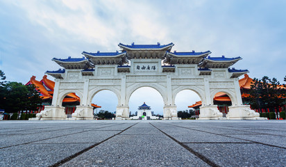 Obraz premium Landscape of Chiang Kai-Shek Memorial Hall, Taiwan. Chinese word mean 