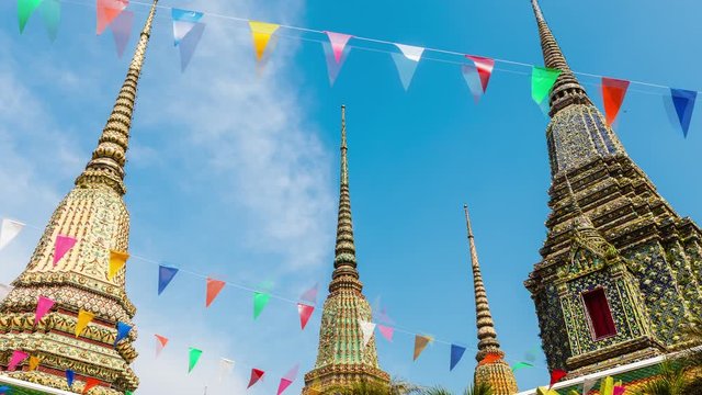 4K Time lapse, Songkran festival in wat pho temple