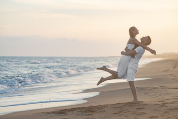 Fototapeta na wymiar loving couple on seaside
