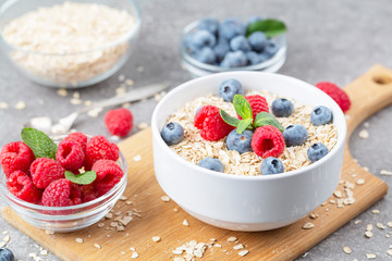 oatmeal with raspberries and blackberries