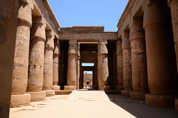 Fototapeta premium TEMPLE DE MOUT COUR ET COLONNES TEMPLE DE KARNAK LOUXOR