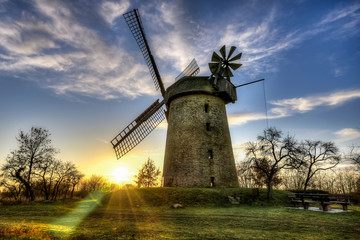 Windmühle (Königsmühle) in Seelenfeld bei Petershagen  im Sonnenuntergang Querformat © Wolfgang Knoll