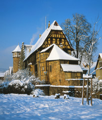 Diebsturm und Burg in Michelstadt im Winter