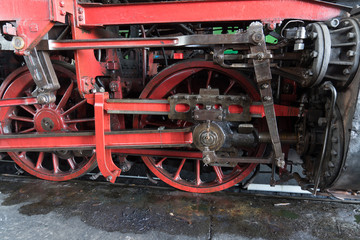 Fototapeta na wymiar Antreibsgestänge einer Dampflokomotive