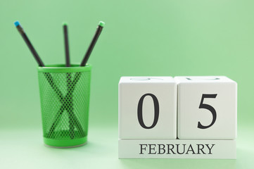 Desk calendar of two cubes for February 5