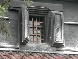 蔵造り住宅の窓
