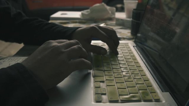 A guy working in his computer in the countryside, mobile offices, remote working