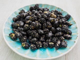 검은콩과 검정깨 볶음