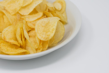 お皿に入ったポテトチップス