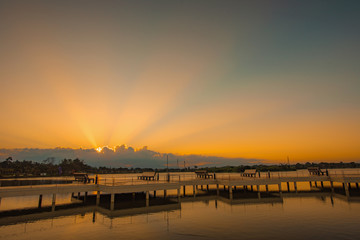 Obraz premium The evening sky and golden color