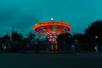 atracción en un parque de diversión