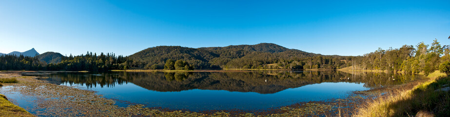 Fototapeta na wymiar lake panorama