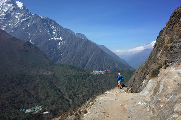 Fototapeta na wymiar Everest trek, Tourist hiking on Pangboche - Portse upper trail with view of Deboche and Tengboche villages. Mountains Himalayas, Sagarmatha national park, Solukhumbu, Nepal