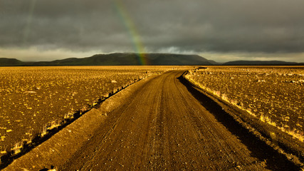 Offroadpiste mit Regenbogen