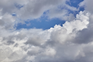 Obraz premium Background of white clouds on blue sky in day