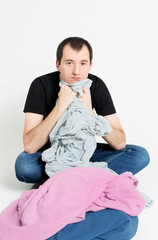 guy and knitted sheets