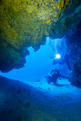 Plongeurs grotte