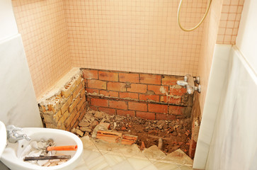 Works of masonry for renovation the bathtub