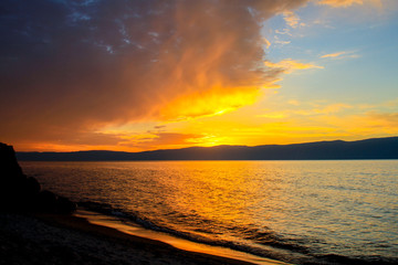 Obraz premium sunset over baikal lake