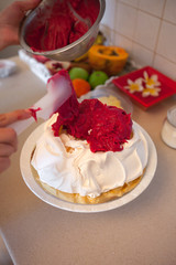 Pavlova cake with fruit cream