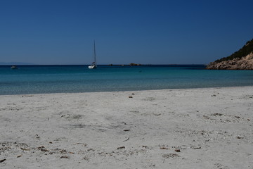 Fototapeta na wymiar La plage de Roccapina en Corse