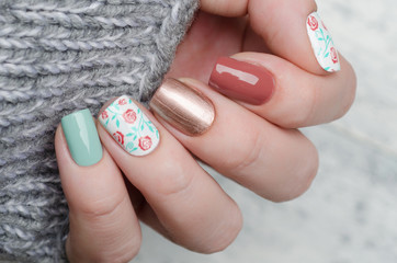 pretty floral manicure in blue mint and red marsala color with gold