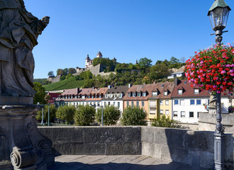 Obraz premium Alte Mainbrücke in Würzburg , Unterfranken, Franken, Bayern, Deutschland