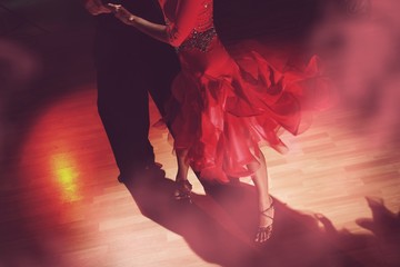 Man and woman dancing Salsa on dark - obrazy, fototapety, plakaty