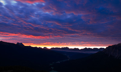 Fototapeta premium sunrise over the mountains